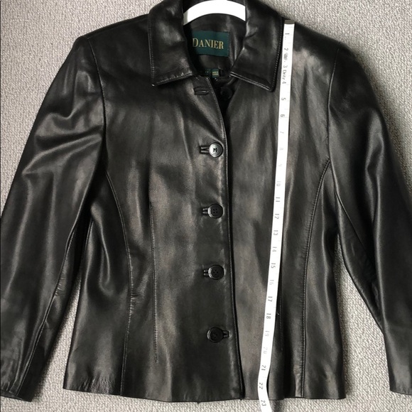 Danier Black Leather Jacket Size 6-8 EUC - Picture 4 of 6
